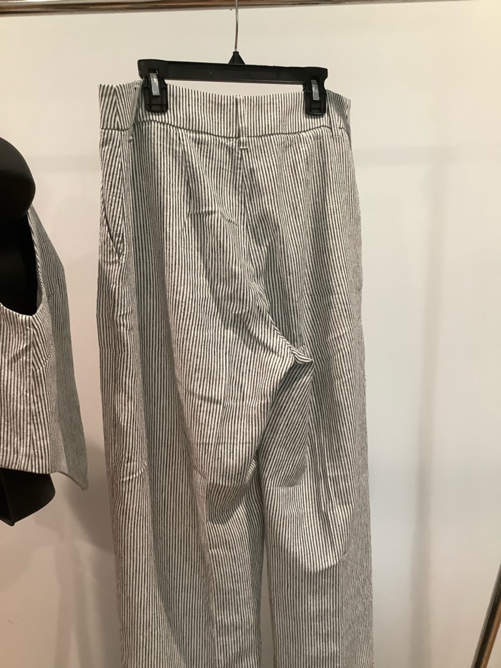 Scoop Linen Blend V-Neck Button Vest and Matching Pants, Small - Picture 11 of 14
